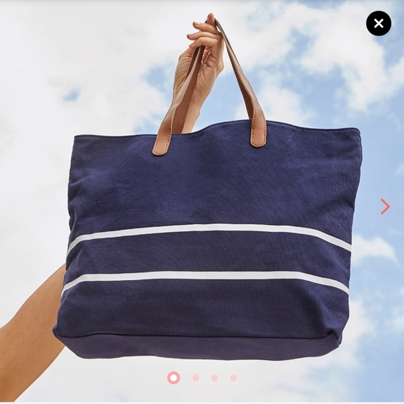 White House Black Market Handbags - White House Black Market tote bag